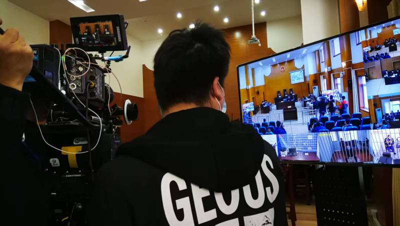 AI生成VS人工创意——福安市广告片拍摄公司的技术浪漫主义实践
